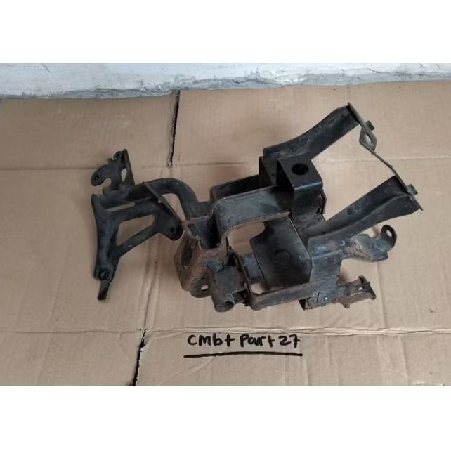 Bracket Dudukan Aki Vario 125 Techno Bohlam Ori Bekas Copotan