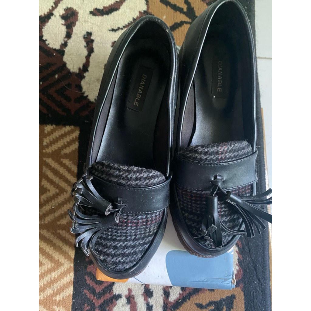 preloved sepatu docmart by dianable