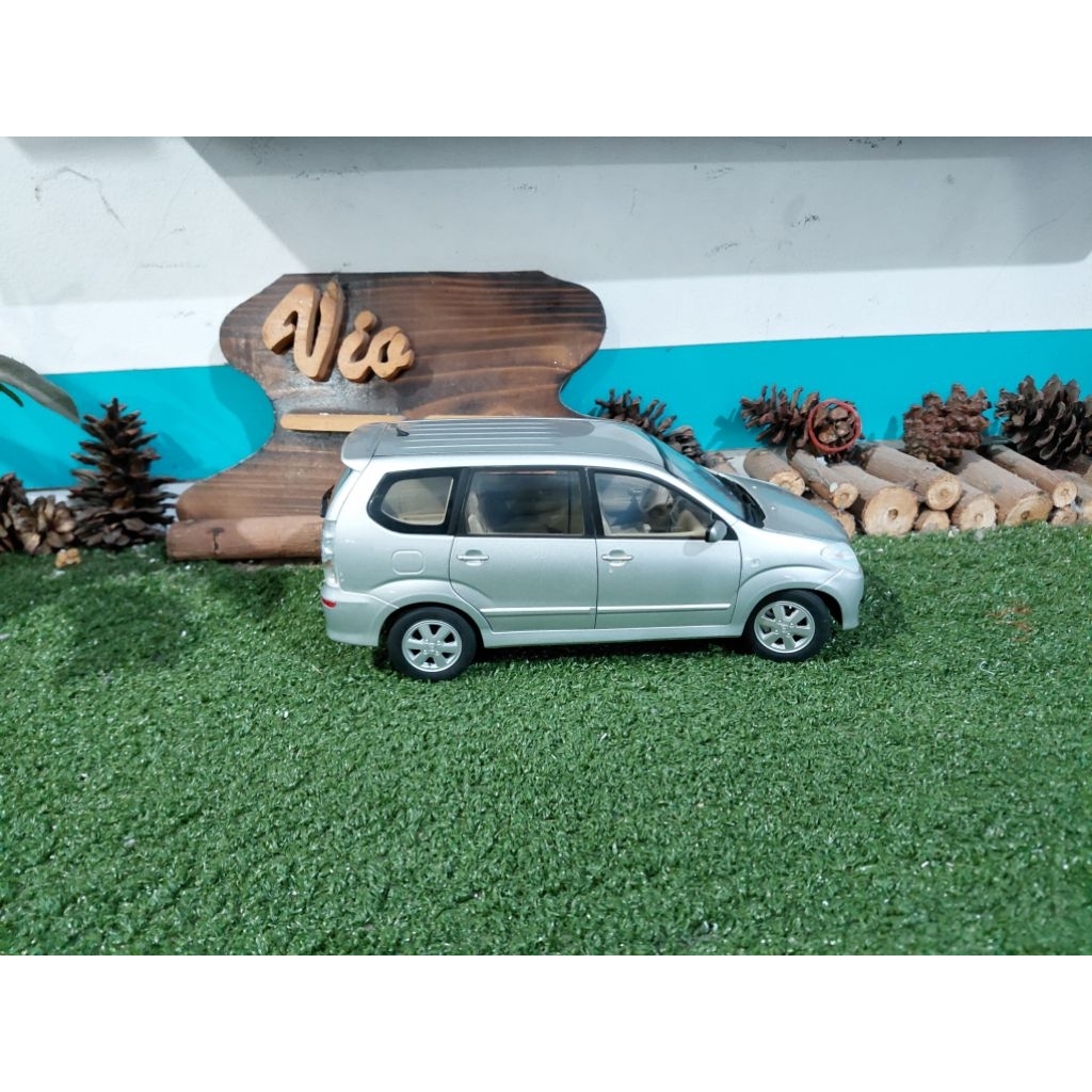 Diecast Miniatur Toyota Avanza #2 skala 1:18