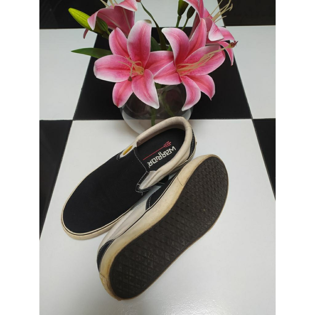 Sepatu Warrior Slip On Second kondisi 75%