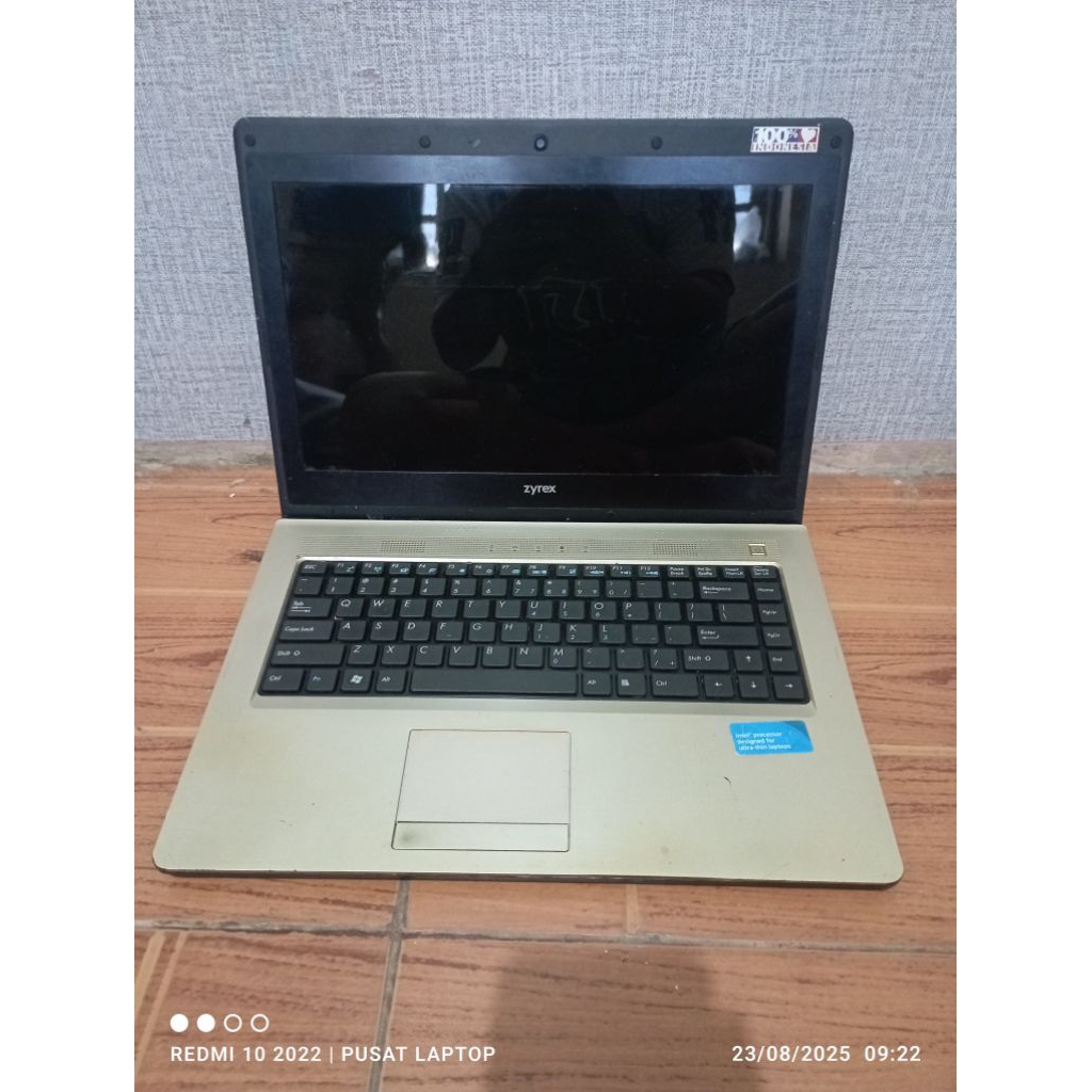 Laptop Zyrex sky 232 Ram2gb Kondisi mesin hidup nodisplay Lcd14in mulus anggap gambling unit gak ada