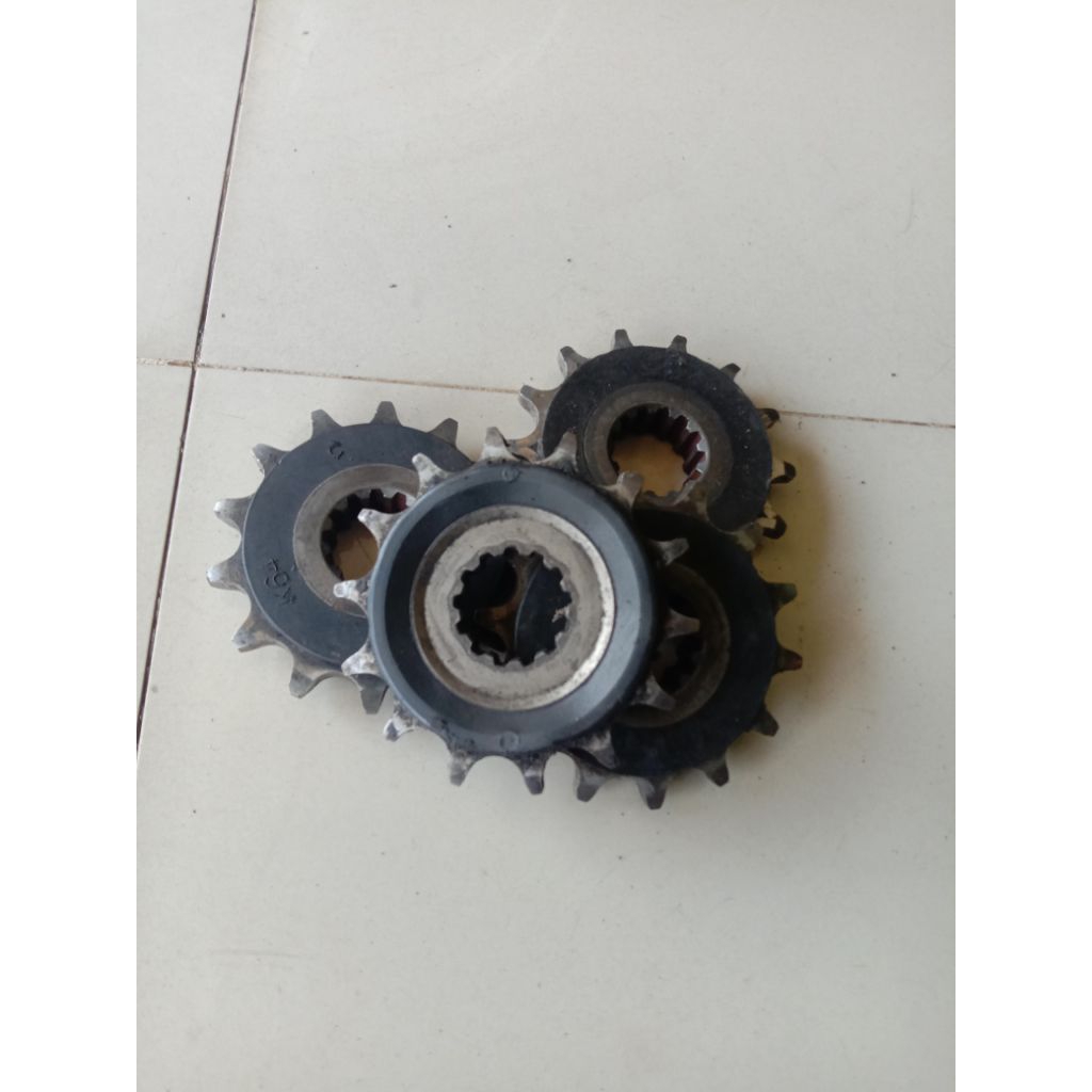Gear depan original Yamaha R25
