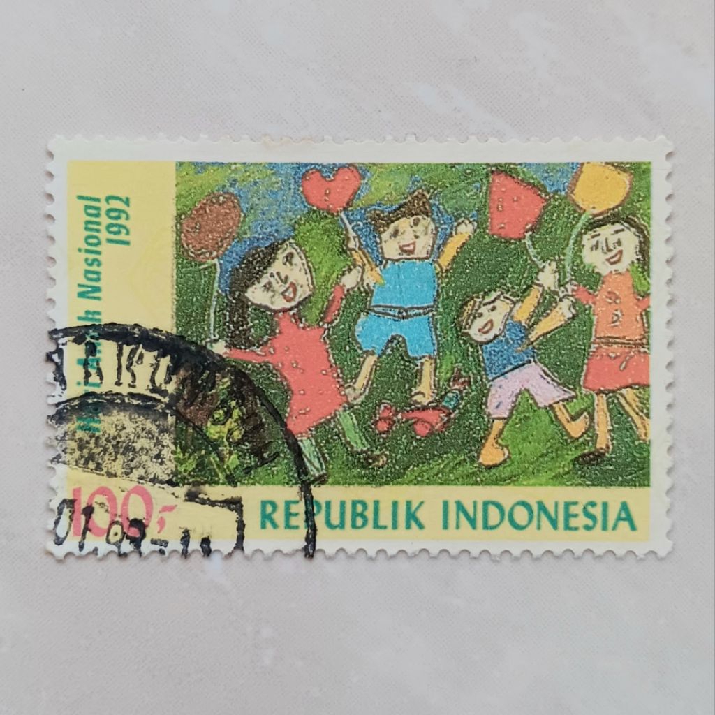 

(AF) Perangko Indonesia 1992 Hari Anak Nasional 100 rupiah Used