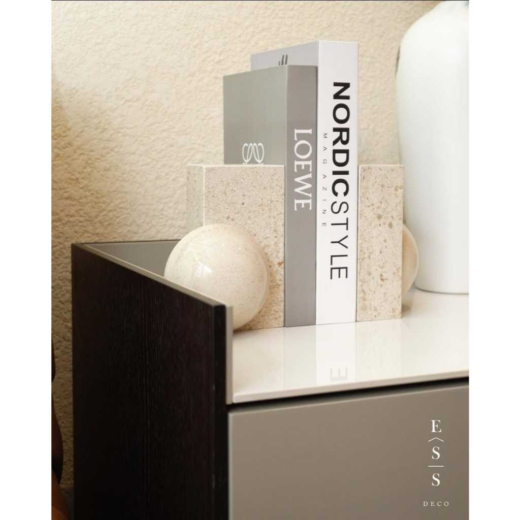 

Bunny Tail Bookend / Perlengkapan Rumah / Dekorasi / Pembatas Buku / Bookend