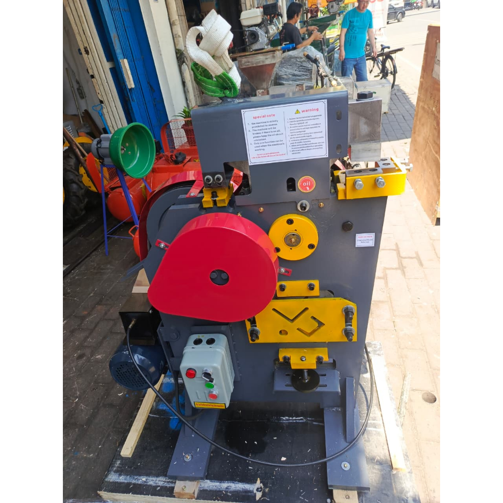 Mesin Potong Plat Siku Pelubang Plat Besi Punch Shearing Machine Otomatis