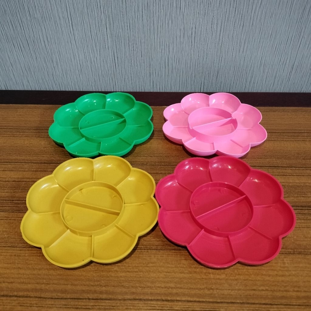 

Palet Cat Air / Tempat Cat Air Bentuk Bunga Kecil (Warna Acak) (per 1 pcs)