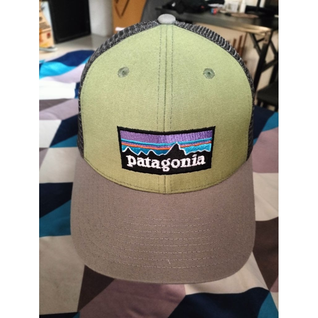 Patagonia P-6 Logo Recycled Polyester Trucker Hat Topi Original