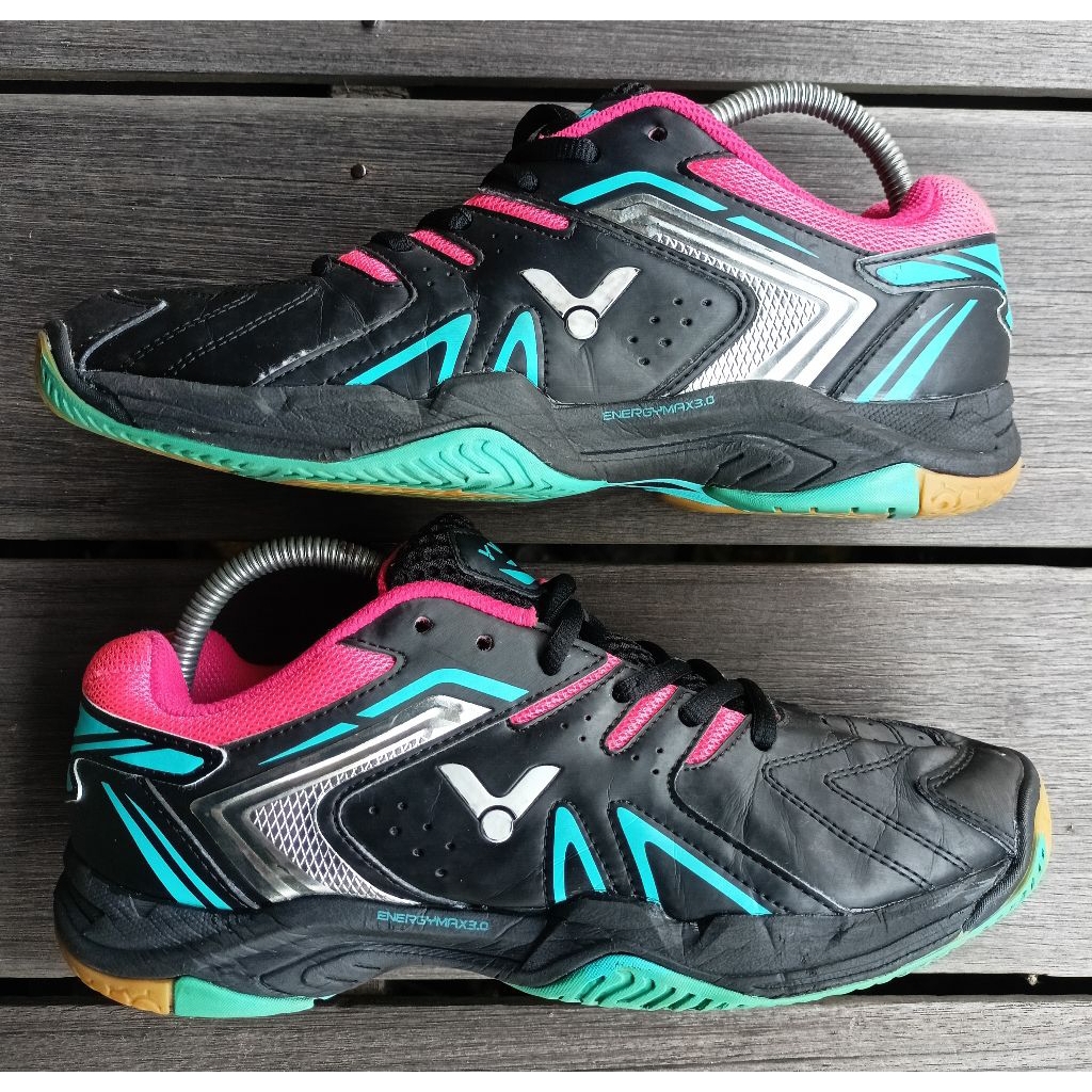 sepatu badminton (victor)