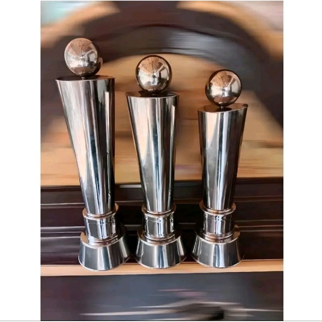 Piala Sepak bola Piala Bulu Tangkis Piala Voli Piala Tenis / piala trophy