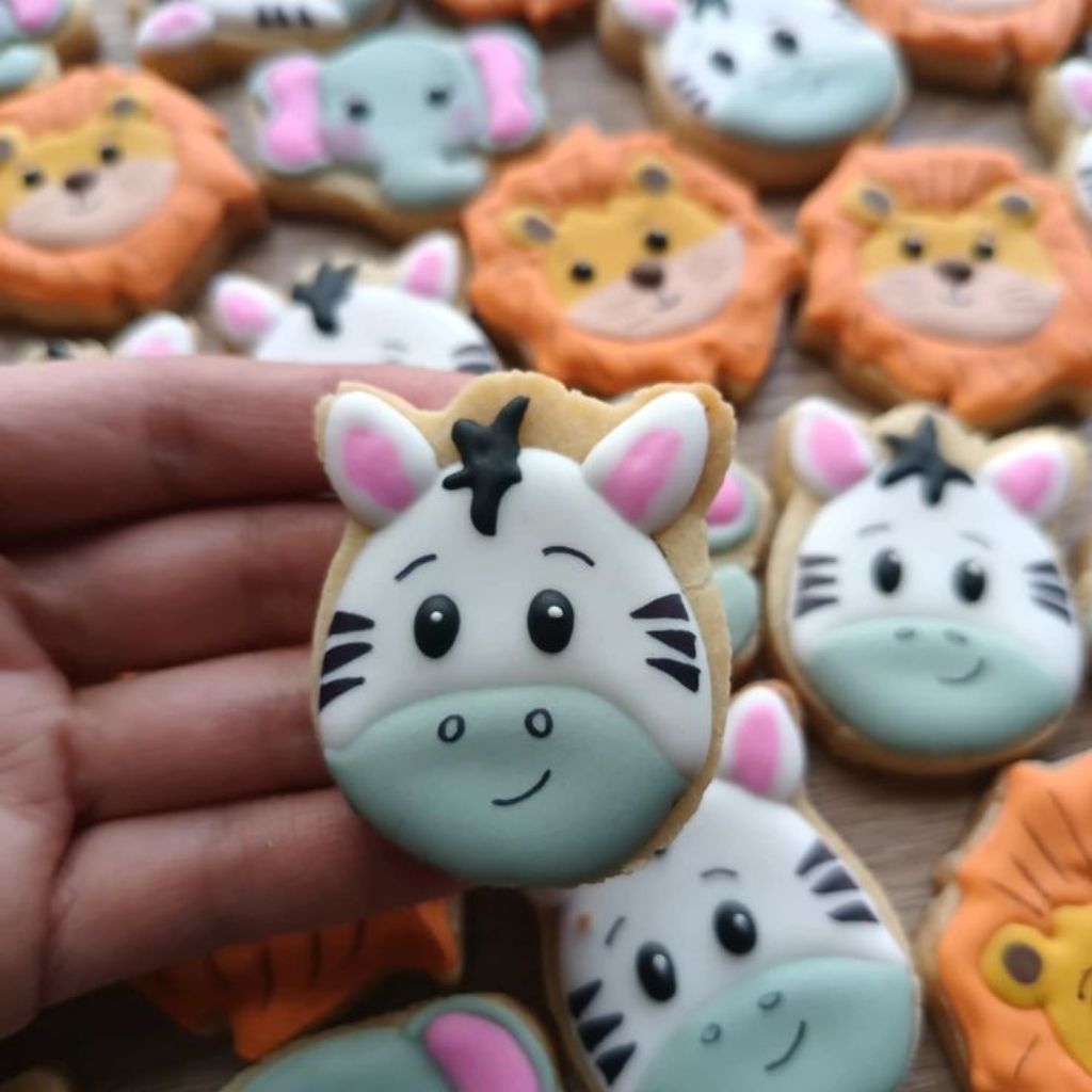 

Mini Cookies Hias isi 50-Kukis Hias Cantik Custom Desain – Hampers, Kue Kering Ulang Tahun, Souvenir Event