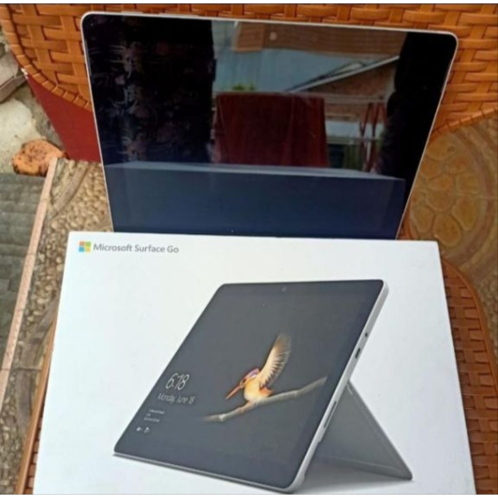 Microsoft Surface Go 1 2-in-1 Laptop 10in Silver Intel Pentium Gold 4415Y 4GB RAM 64GB eMMC
