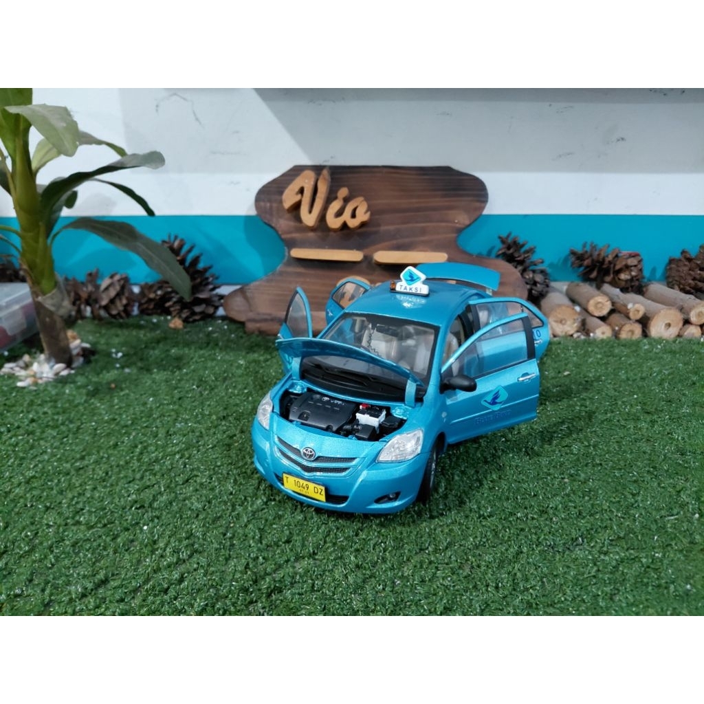 Diecast Miniatur Toyota Vios 2008 taxi Bluebirdi skala 1:18