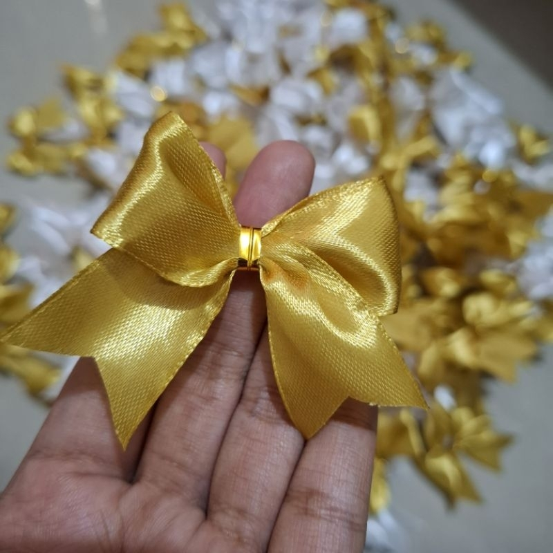 

(1 Pcs) Pita Satin 2 cm Siap Pakai | Pita Hampers / Souvenir / Kado / Goodie Bag Langsung Tempel