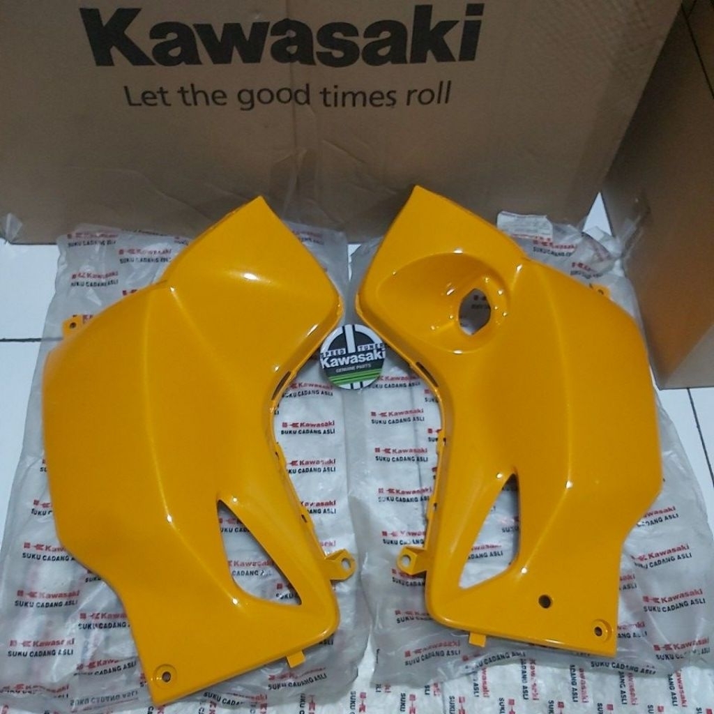 sayap dalam kawasaki ZX130 kuning kanan kiri 55028-0093/0094 20B