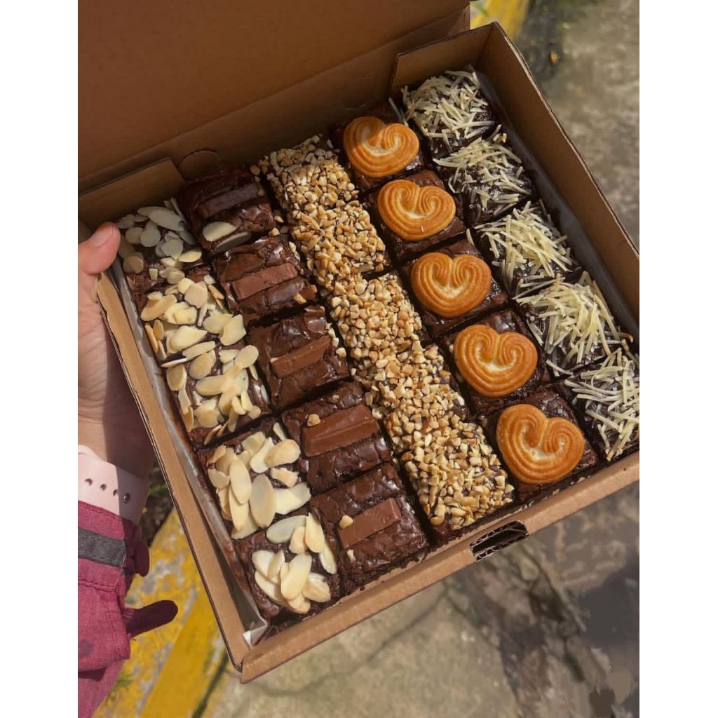 

Fudgy Brownies Sekat Full Topping//Mix//20x20 Cm