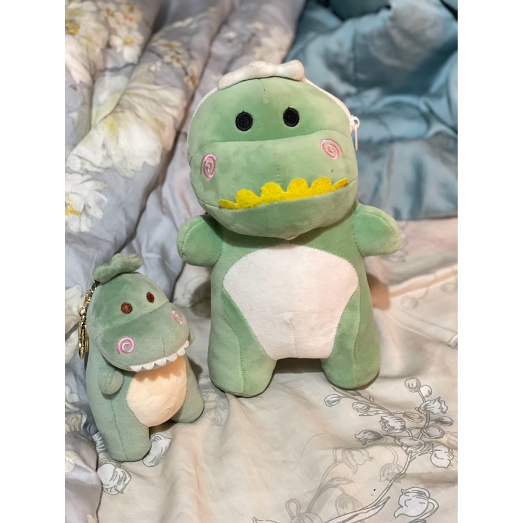 PRELOVED TAS DINO + GANTUNGAN DINO