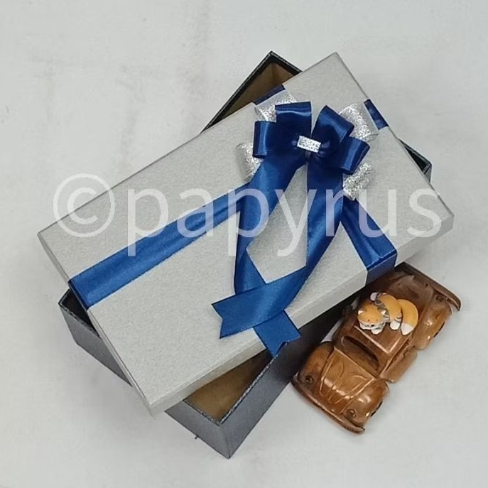 

PAPYRUS Kombinasi 15x25 Tinggi 5cm Kotak Kado Gift Box Hardbox Hampers Hadiah V3