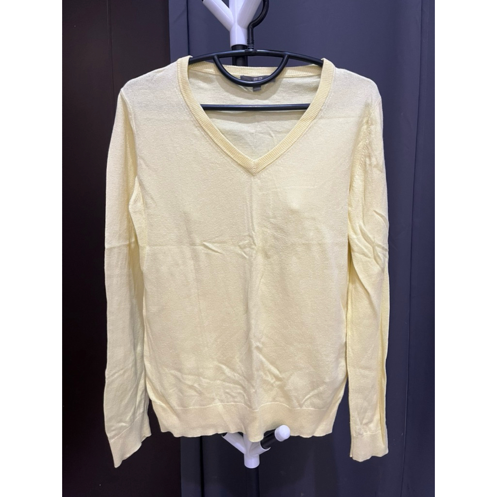 sweater uniqlo yellow v neck prelove
