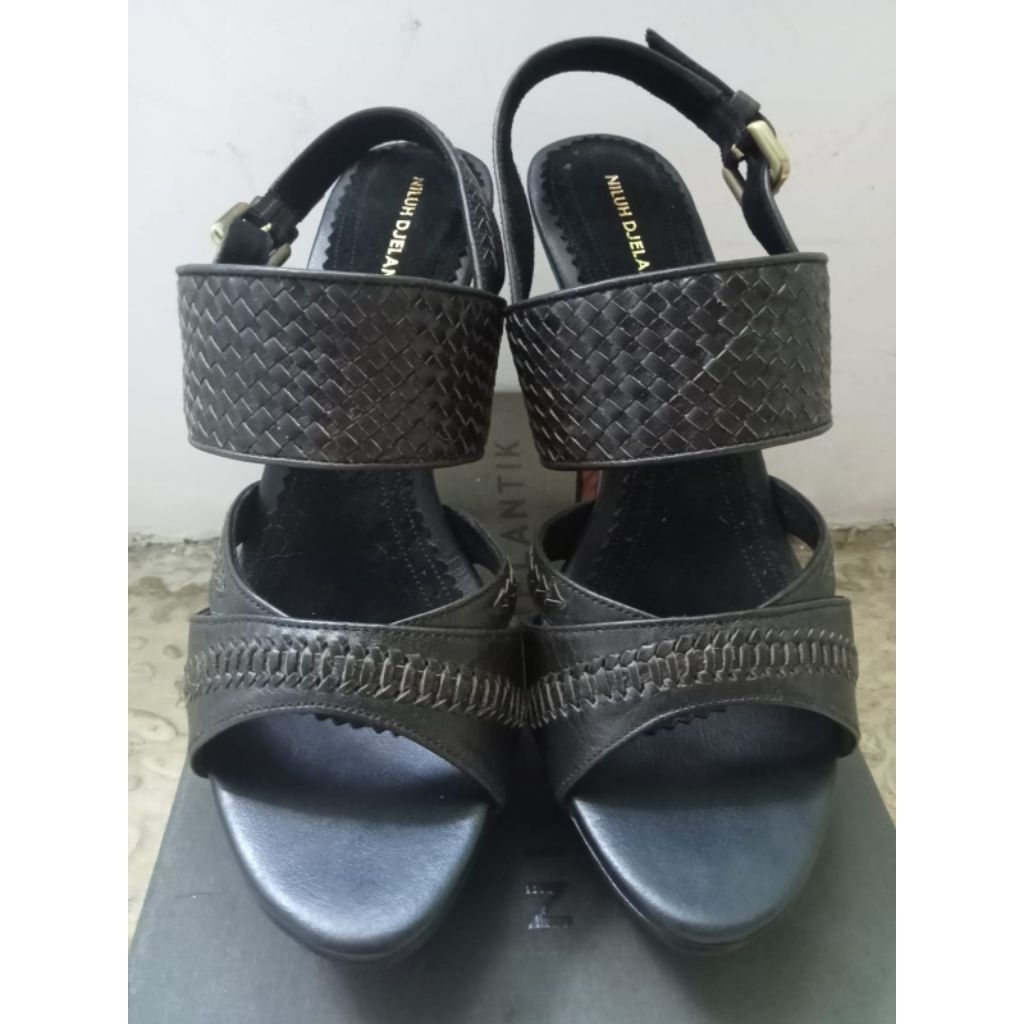 sandal niluh djelantik