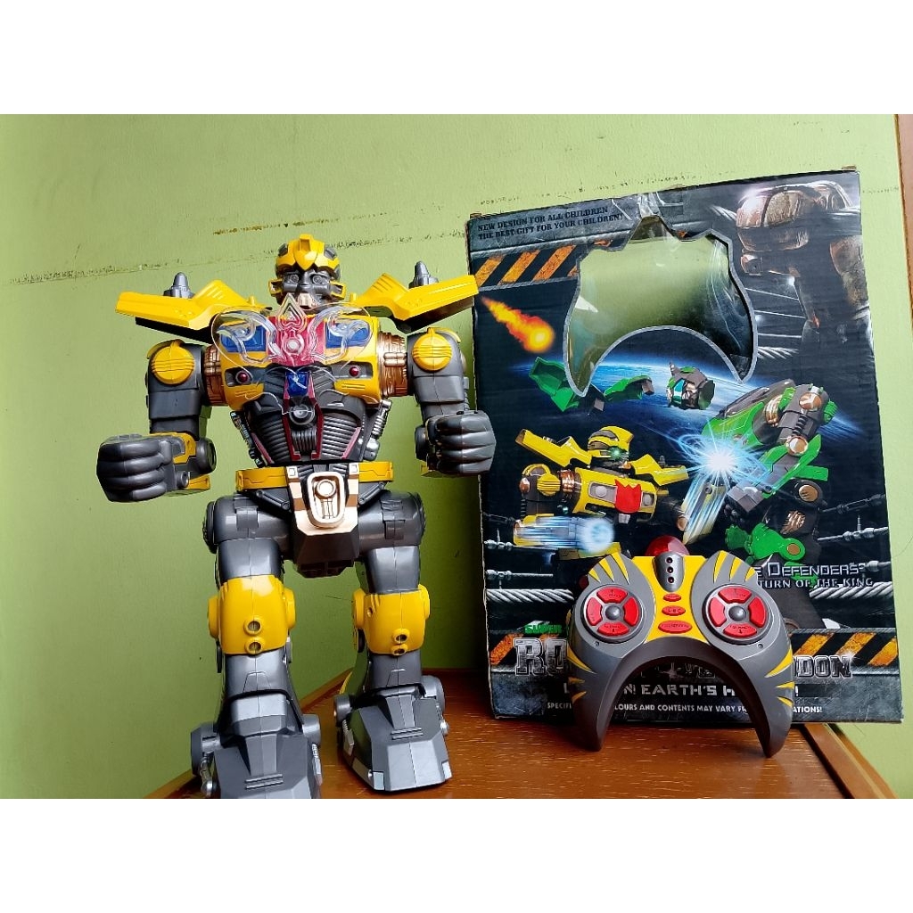 MAINAN | ROBOT RC JUMBO | ACTION FIGURE | REMOTE CONTROL | TRANSFORMERS | BUMBLEBEE | KOLEKSI | MENG