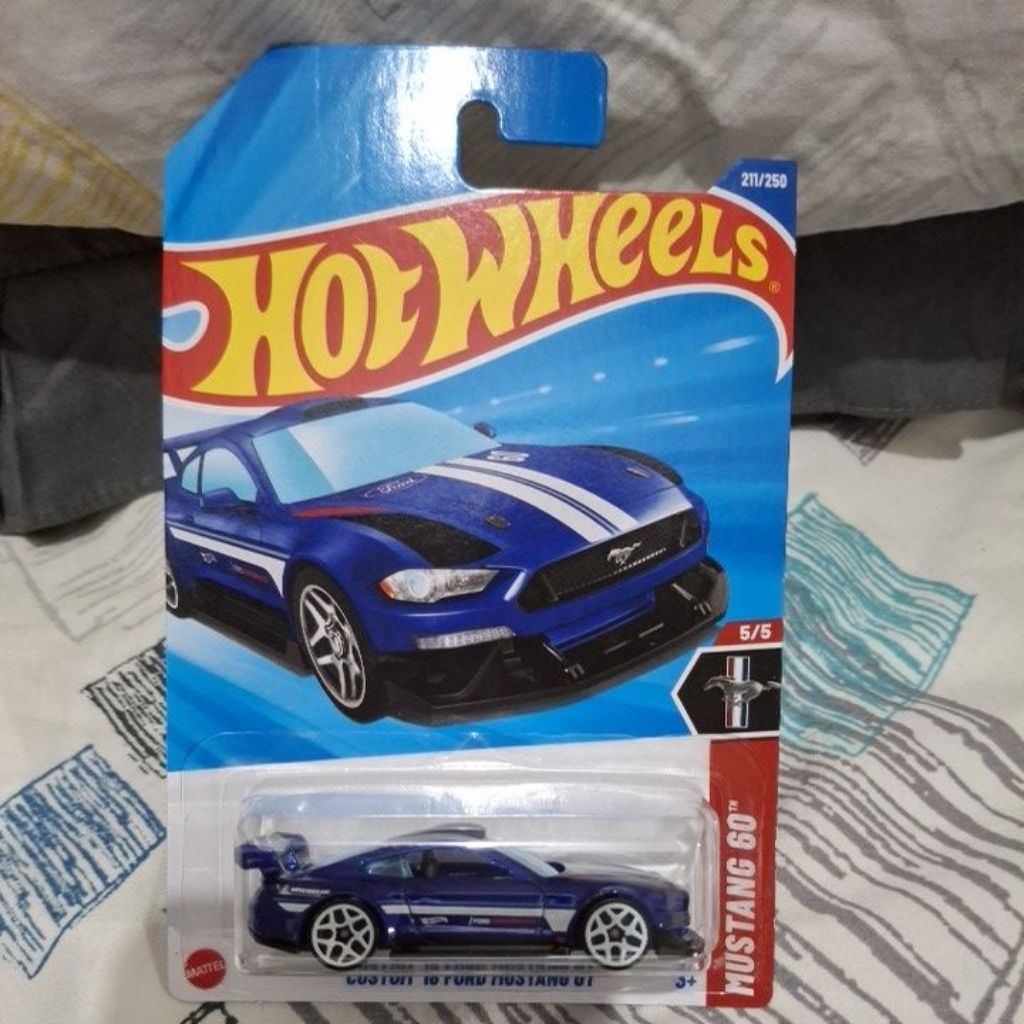 custom 18 ford mustang gt hotwheels mustang biru 60