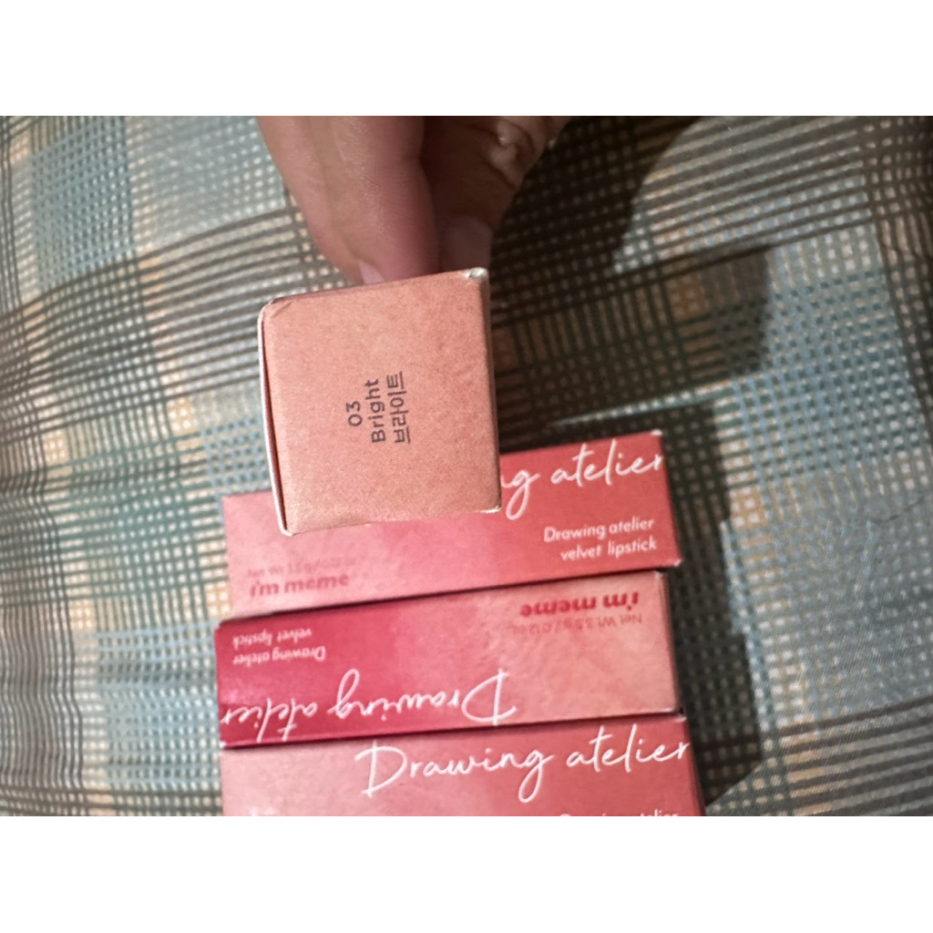 Im meme drawing lipstick