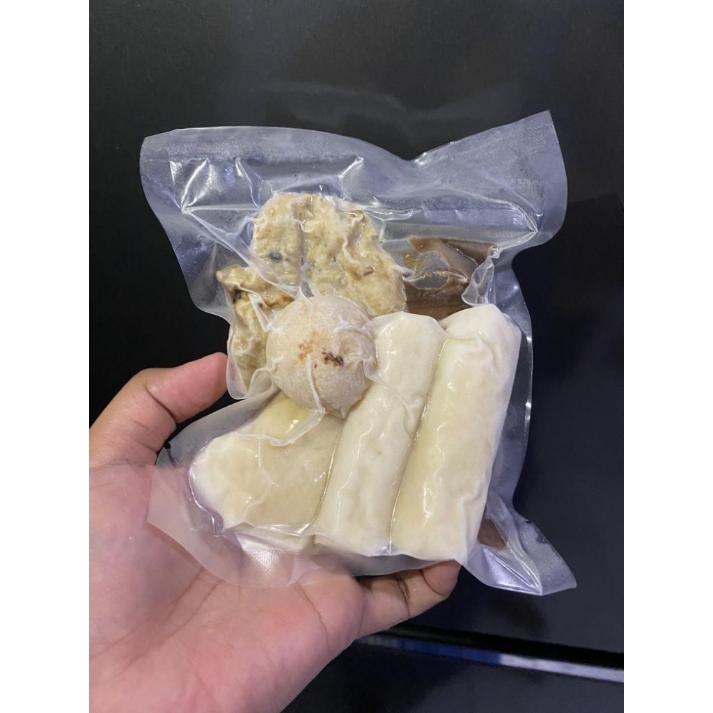 

Pempek Palembang asli ikan tenggiri isi 5 pcs campur