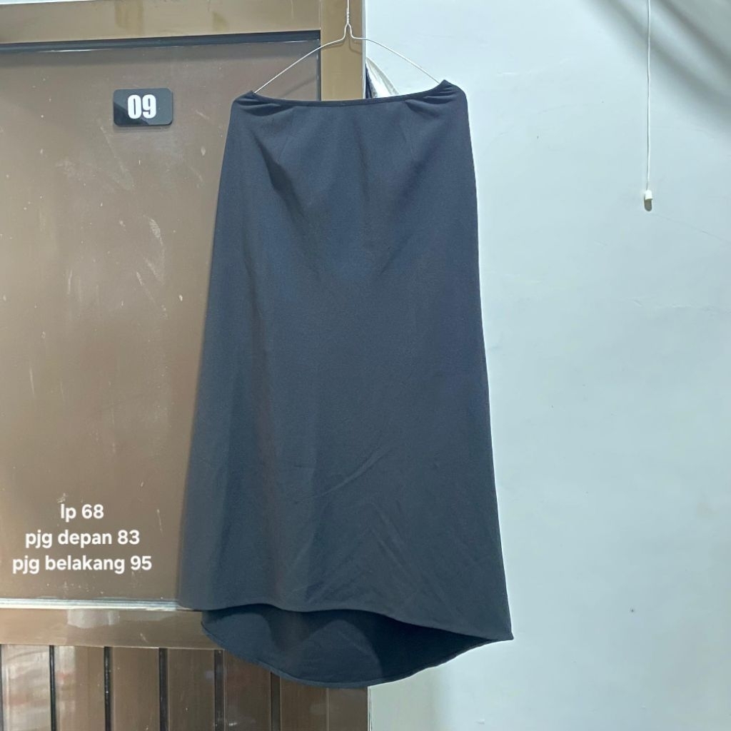 preloved rok hitam