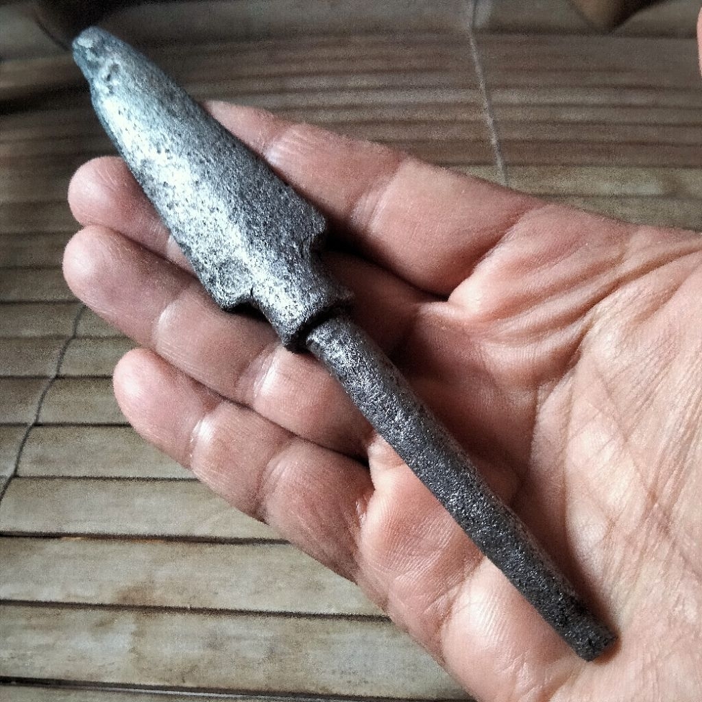 keris sepuh thoumm baq menur pamor banyu mili est majapait tersedia patung perunggu keris sengkelat 