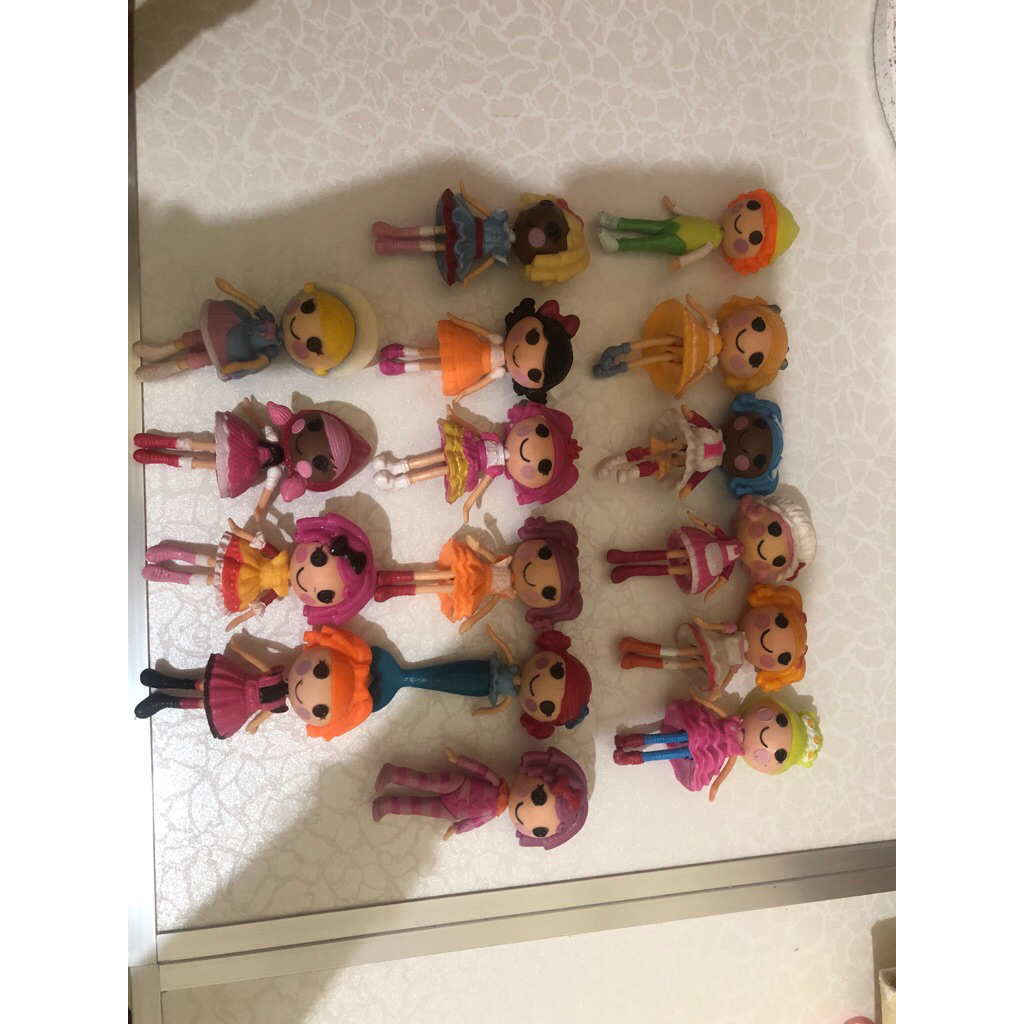 Figure dan Doll Lalaloopsy.