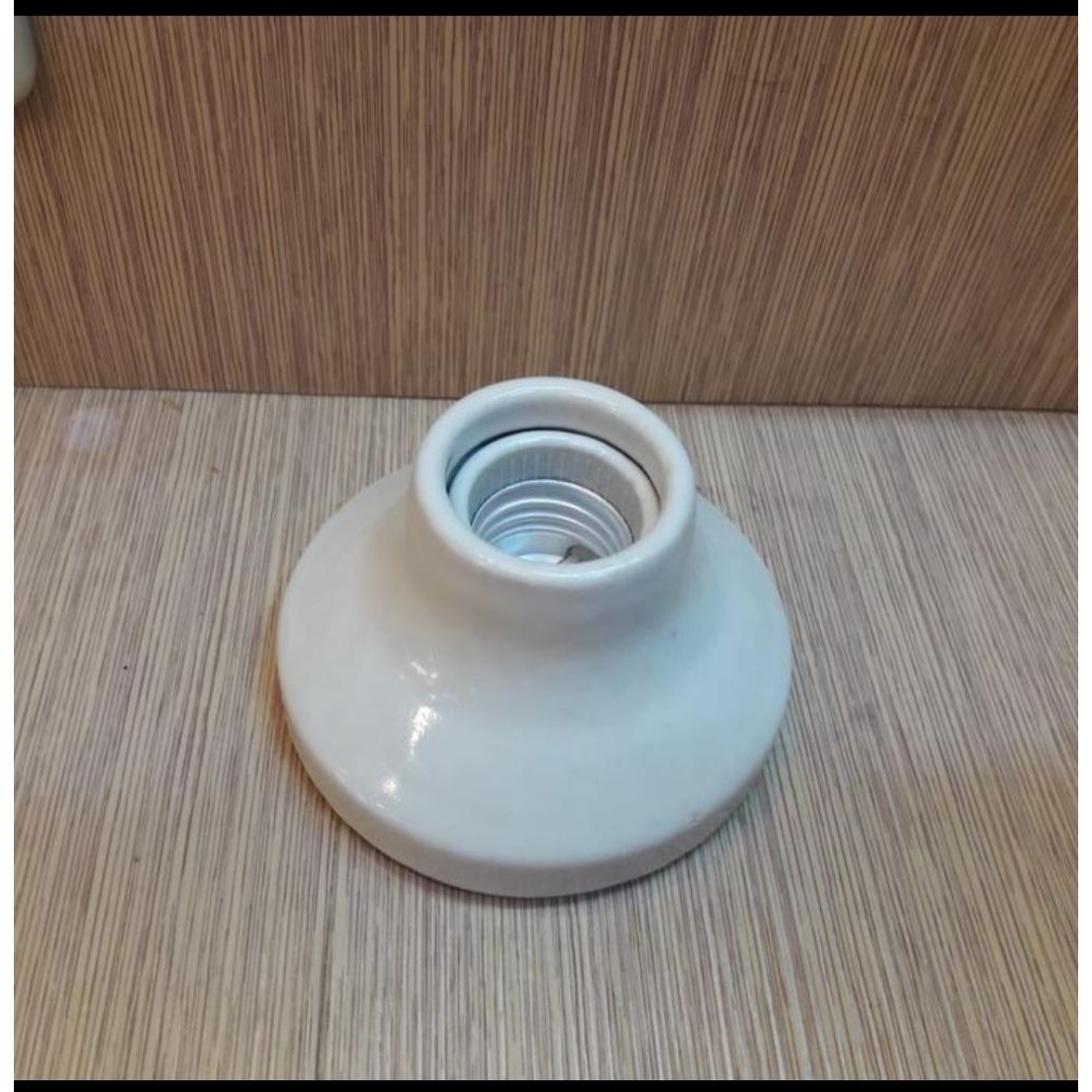 fitting lampu plafon/tempel keramik, luar dalam keramik