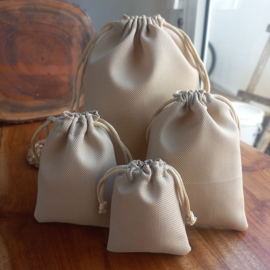 

Pouch Serut Tebal Minimalis Drawstring Pouch Multifungsi Souvenir Gift