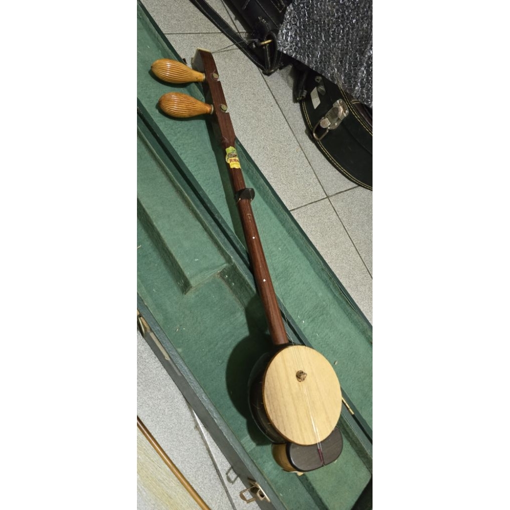 alat musik gesek banhu dunhuang ,bukan erhu atau gaohu