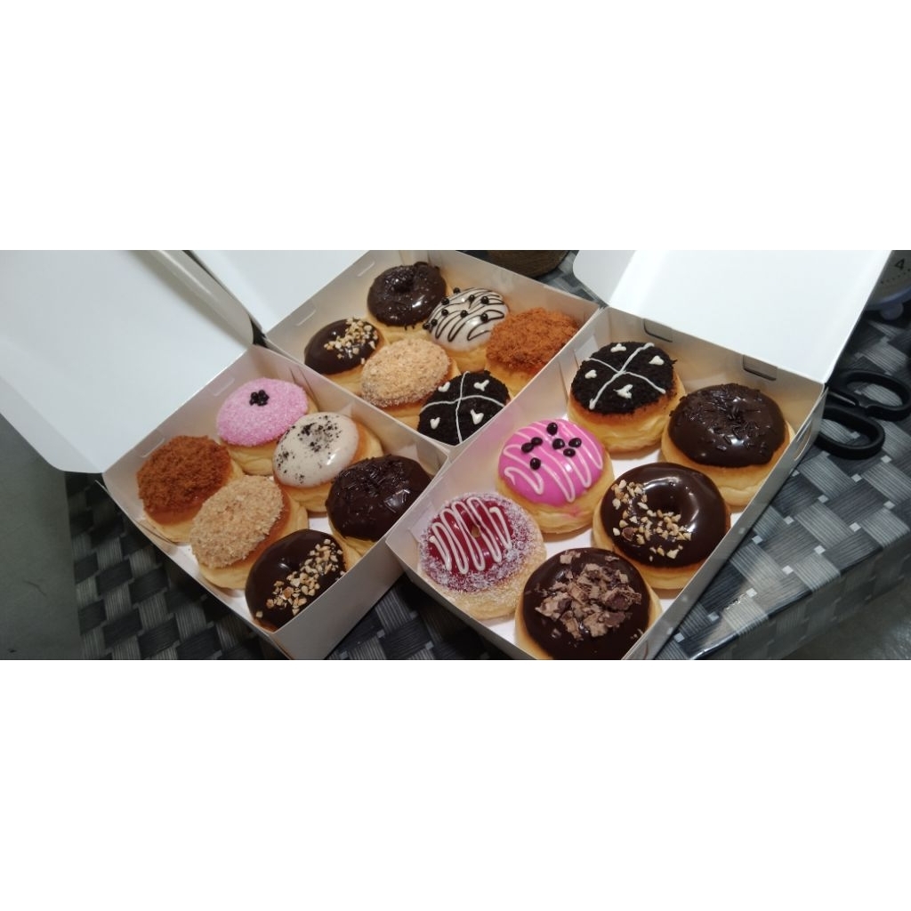 

donat isi 6 pcs ( 5 toping glaze + 1 toping abon )