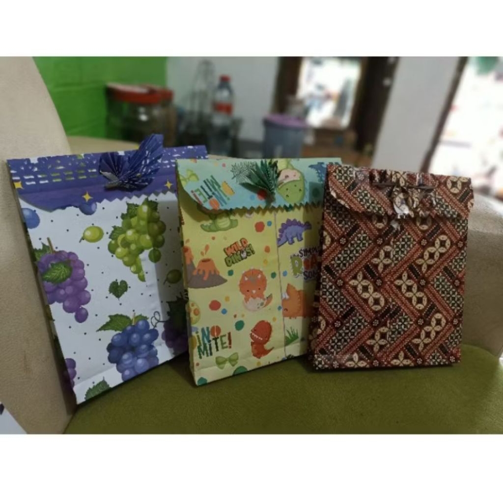 

Paperbag kertas kado lucu unik