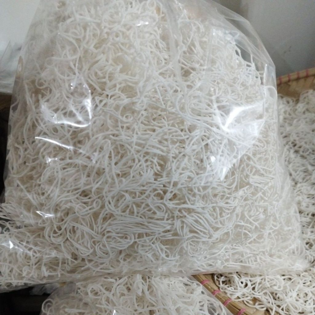 

cehuntiau kering asli Pontianak 500 gram Ce hun tiau Cendol kanji ( sagu gunting )