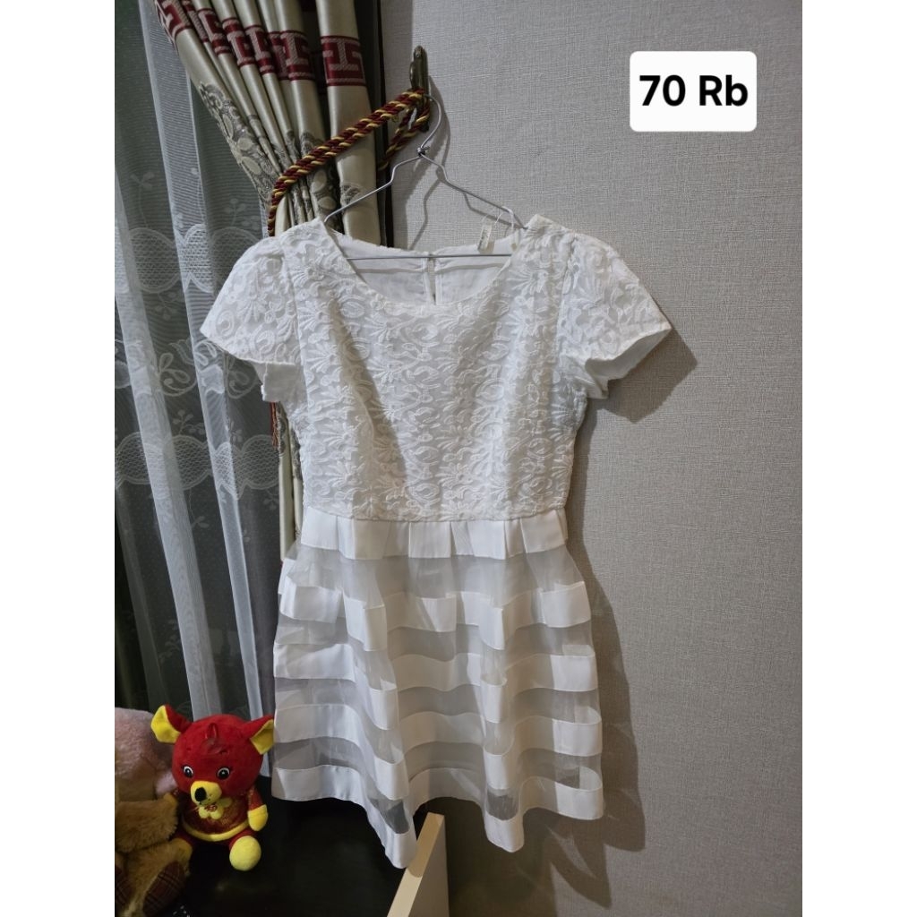dress putih pendek
