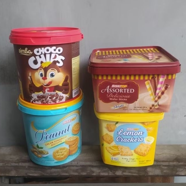 Ember kaleng plastik kosong bekas biskuit