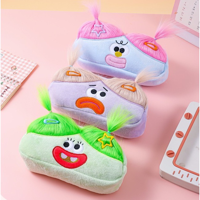 

Velabag-Tas Pena Sanrio Bulu Lucu - Kotak Pensil Besar Multifungsi (Makeup/Dompet/AirPods) Hadiah Lebaran Anak Perlengkapan Sekolah