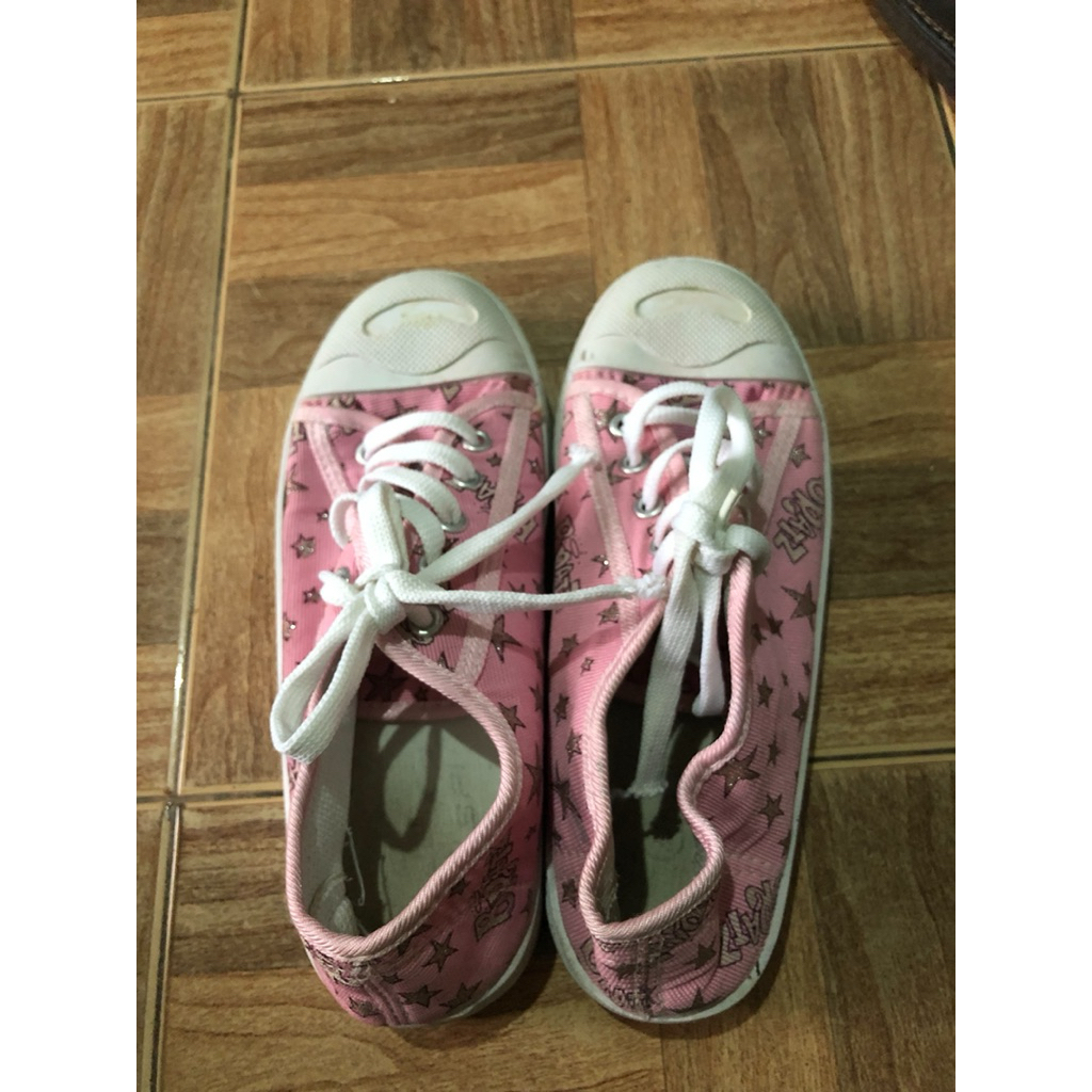 preloved sneakers wanita