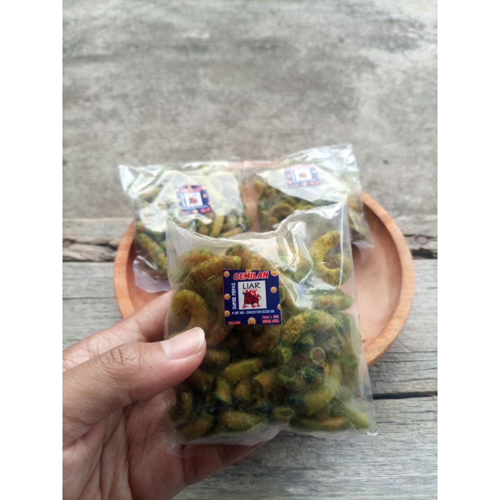 

Camilan jajan Makaroni Pedas bantet Cabe Hijau Cap Banteng Liar Homemade 2000an
