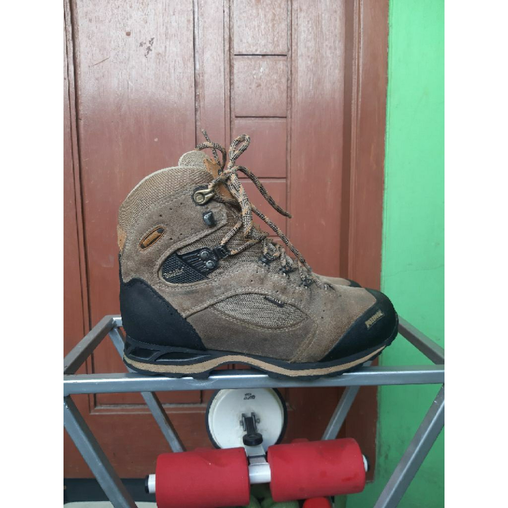 sepatu outdoor MEINDL size 40