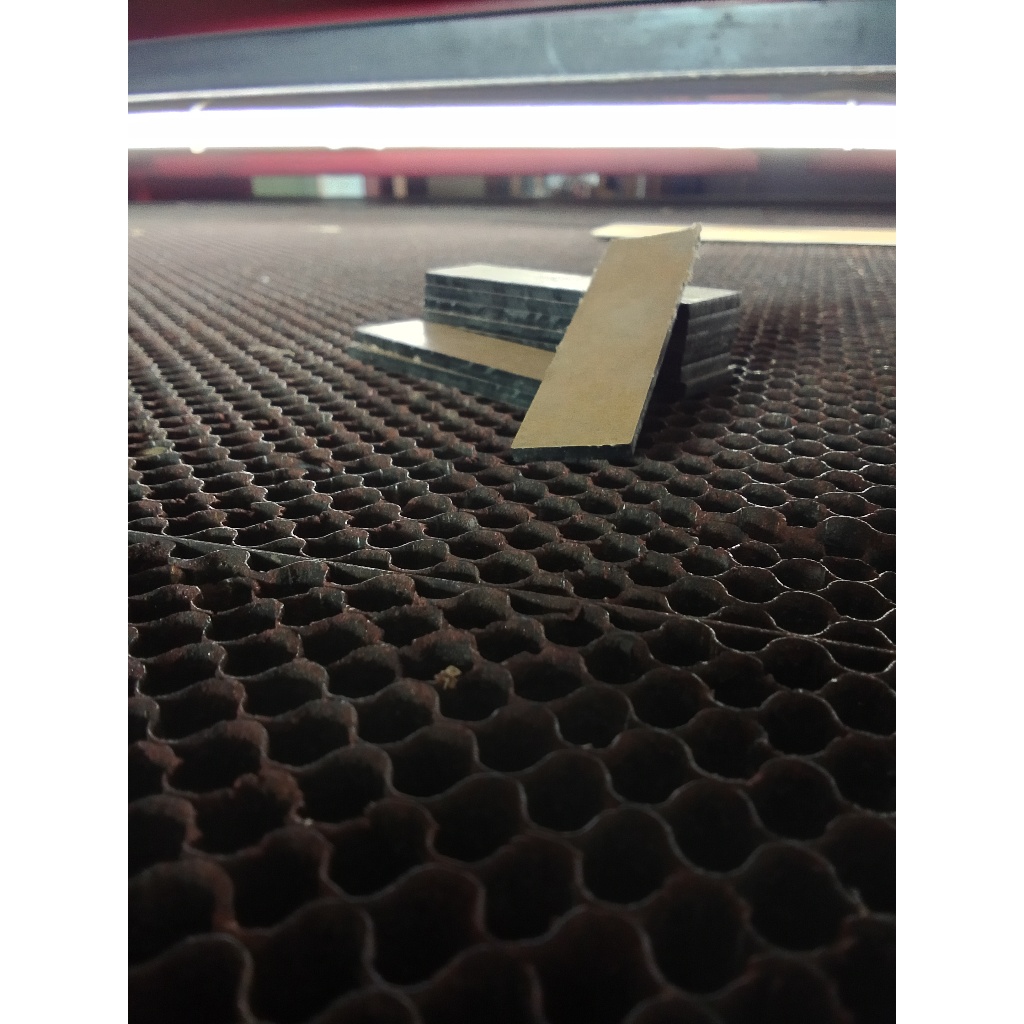 

Bahan Akrilik NameTag Tebal 2x8cm | 2mm & 3mm | Min. 100pcs | Stok Terbatas