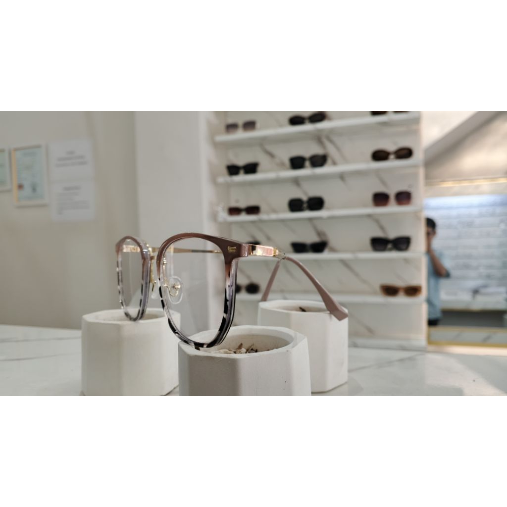 Kacamata minus silinder optik