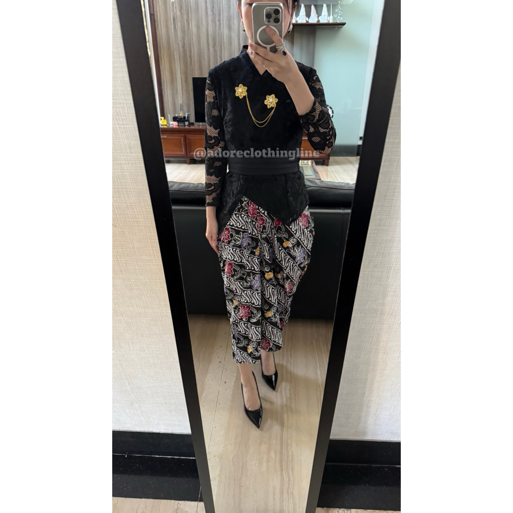 Setelan Kebaya Hitam Rok Batik Lereng Tradisional Adore