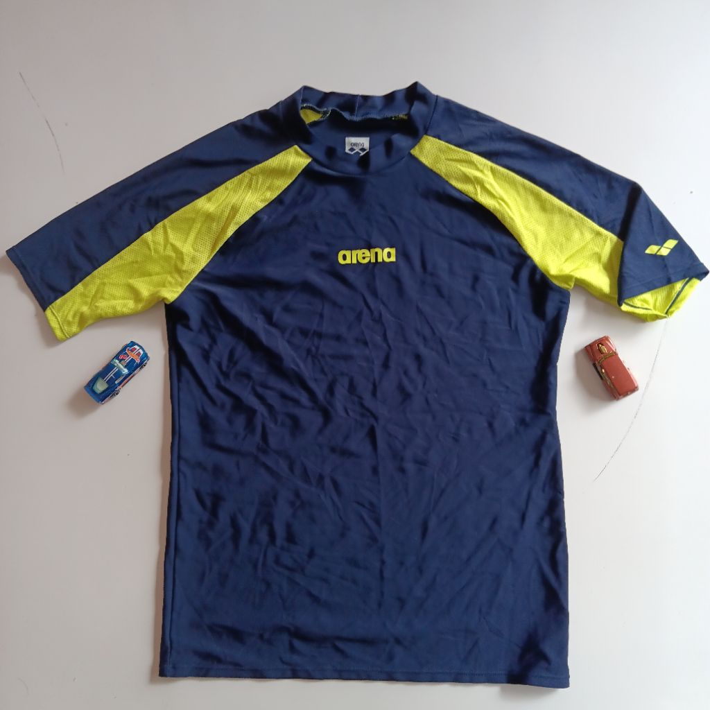 kaos renang Arena