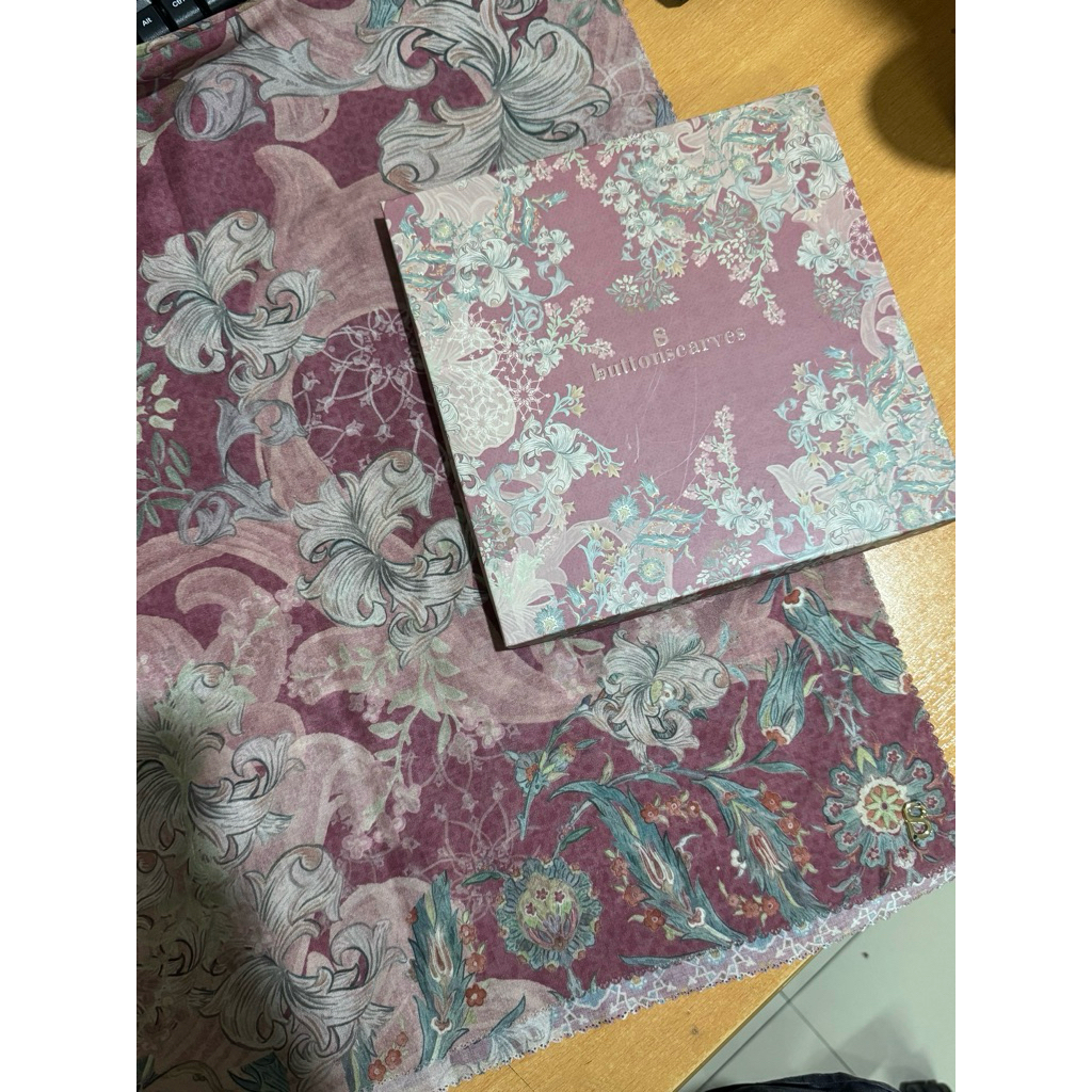 Preloved Topkapi Buttonscarves