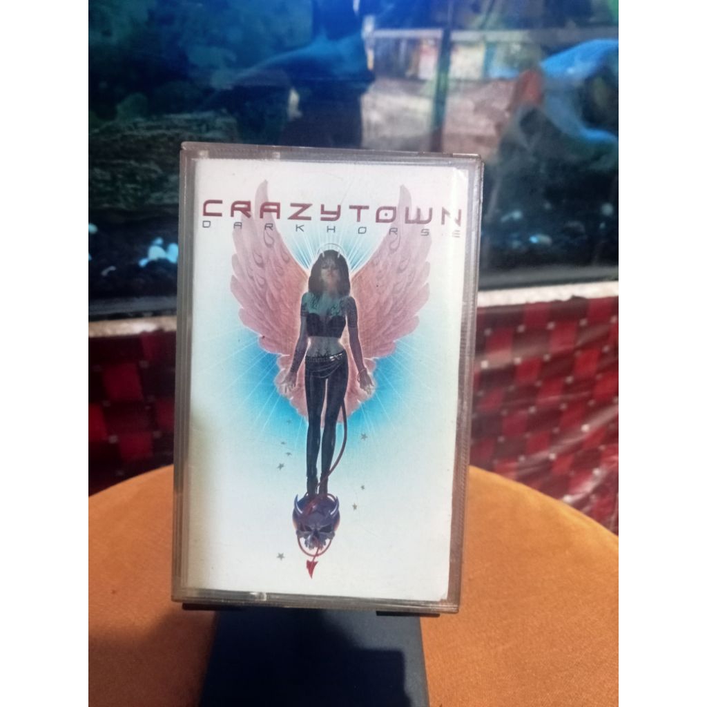 kaset pita album band CRAZY TOWN darkhorse