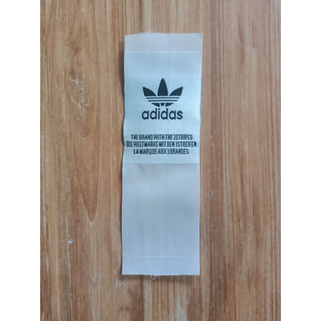 

tag label atas Adids