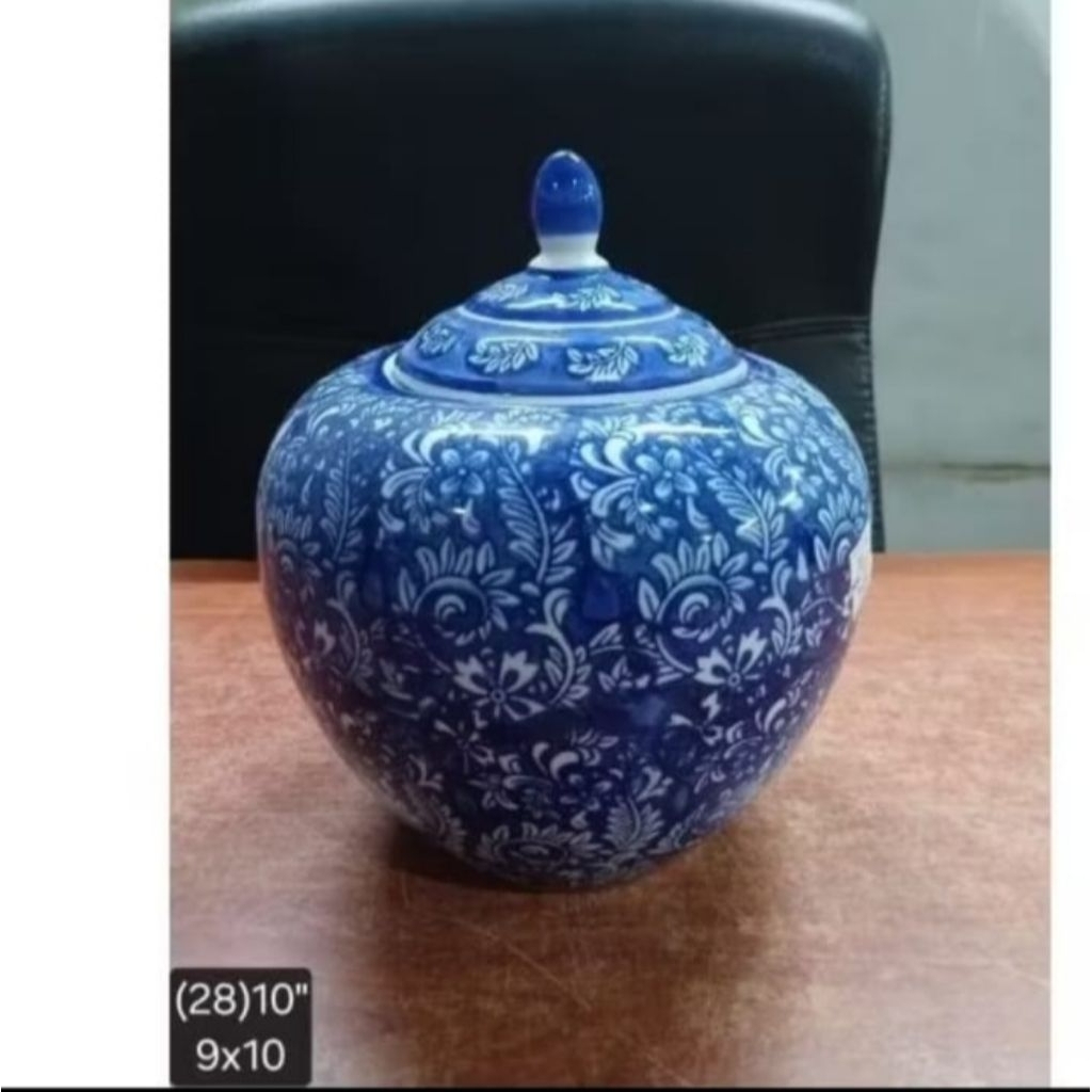 Guci tutup keramik dengan warna unik